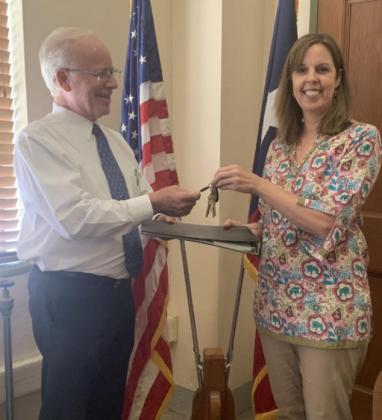 Outgoing Menard County Treasurer Ron Wood hands over the keys and the checkbook to newly appointed Treasurer Tami Russell. TMN photo.