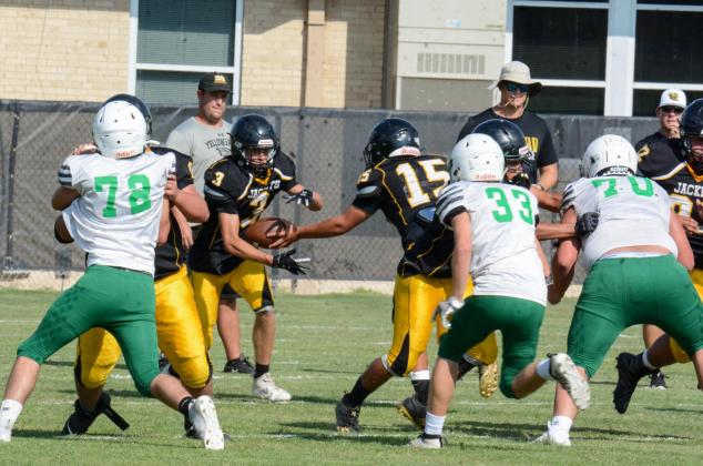 HANDOFF- Senior Jordan McSherry hands off the ball to junior Joel Guerrero during the Yellowjackets’ scrimmage against Cross Plains last Thursday. Although the score was not officially kept, the Yellowjackets are happy with how they played and consider it a personal win. Photo by Sandy Kothmann.