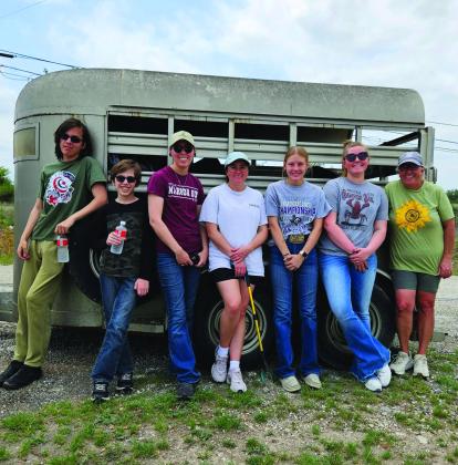 Beautification of Menard (BOM) members pictured (l to r): Jackson Thigpen, Barret Thigpen, Sarah Wilkinson Thigpen , Catarina S. Roll, Kaitlyn Whitaker, Jamie Hough, and Kathy Dorr. Photo taken by Turner Thigpen who also helped with clean up.