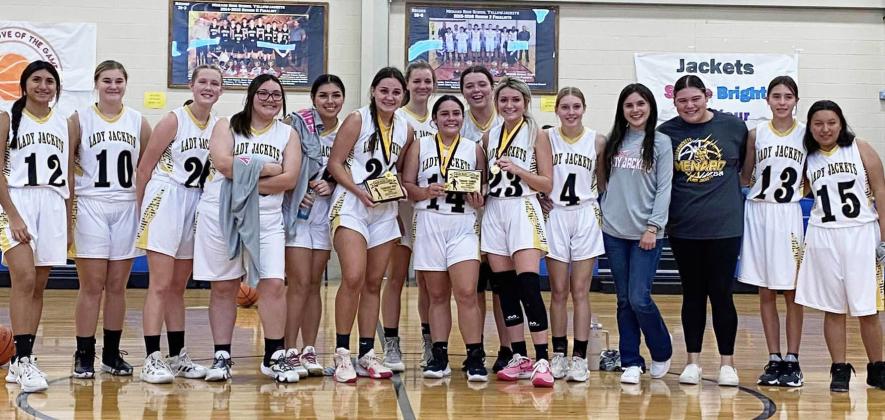 HOMETOWN TOURNEY CHAMPS- The Lady Jackets took first place in Menard’s first annual Holiday Basketball Tournament. Pictured left to right: Aubree Hernandez, Kylee Sommerville, Cozette Halley, Aliah Saiz, Harlie Castleberry, Makinley Kothmann, Mackenzie Compton, Tatum Ruiz, Zoe Catleberry, Korah Mayfield, Kaitlyn Whitaker, Sabri Zamora, Kristen Portilla, Dani Ruiz, Isabella Hernandez. Courtesy photo.