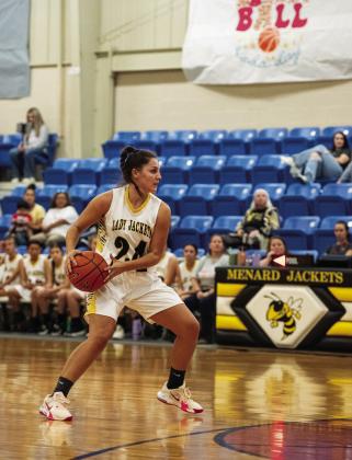 SENIOR Lady Jacket Makinley Kothmann looks to set up a play when Menard hosted Iraan last week.