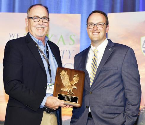 The Commercial Bank of Mason’s Curtis Donaldson accepts a 2021 Best of Community Banking Gold Eagle Award from Christopher Williston, president and CEO of the Independent Bankers Association of Texas, the state banking organization that produces the event each year. Courtesy photo.