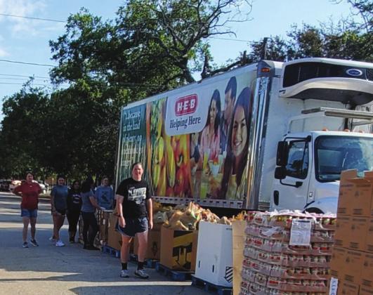 Food drive hands out 200 free boxes of food in Menard