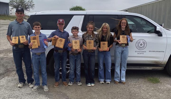 Menard County 4-H junior and senior teams each won 1st place wool, 1st place mohair, and 1st place overall in the Val Verde County contest. Team members (l to r) are: Cado Bannowsky (S), Kallan Wright (J), Kade Bannowsky (S), O’Dan Wright (J), Channing Chambless (J), Taytum Chambless (S), and Makenzie Wright (S). Courtesy Photo.