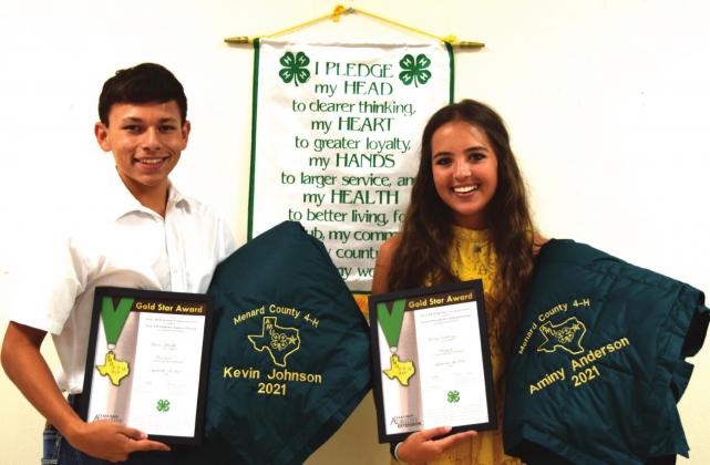 GOLD STAR- Award winners Kevin Johnson, left, and Aminy Anderson, right, display their certificates and blankets that go along with the honor of recieving the Gold Star award. Menard County held their annual 4-H banquet on Wednesday, September 22, 2021. Courtesy photo.