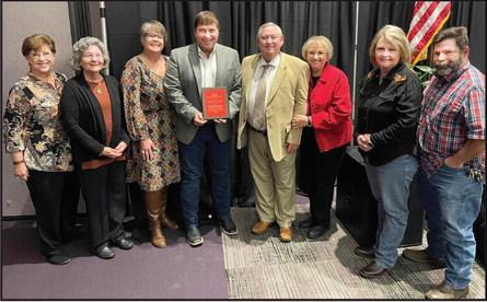 2023 BILL MACK COMMUNICATIONS AWARD WINNER- Tracy Pitcox pictured with family and friends (l to r) Sherri Tally, Evelyn Pitcox, Charla Garner Pitcox, Tracy Pitcox, Mark Scott, Kay Lynn Scott, Kaye Tolson and Tom Tolson. Courtesy Photo.