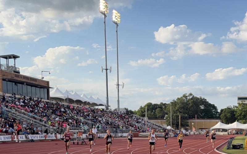 Menard’s Danni Ruiz, up front in white, quickly made up the stagger by the backstretch of the 400m on a hot, but beautiful Saturday. She went on to win the gold medal. TMN photo.