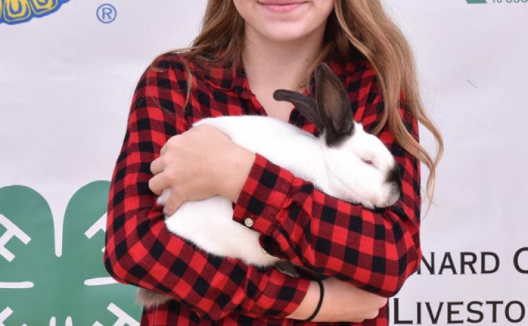 Isabelle Devine with her 6th place Junior Buck. Photo by Madolyn Nasworthy.