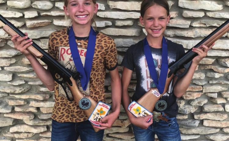 Channing Chambless, left, and Taytum Chambless recently won fi rst place in their respective categories at the 2022 4-H Extravaganza Shooting Event. Courtesy photo.