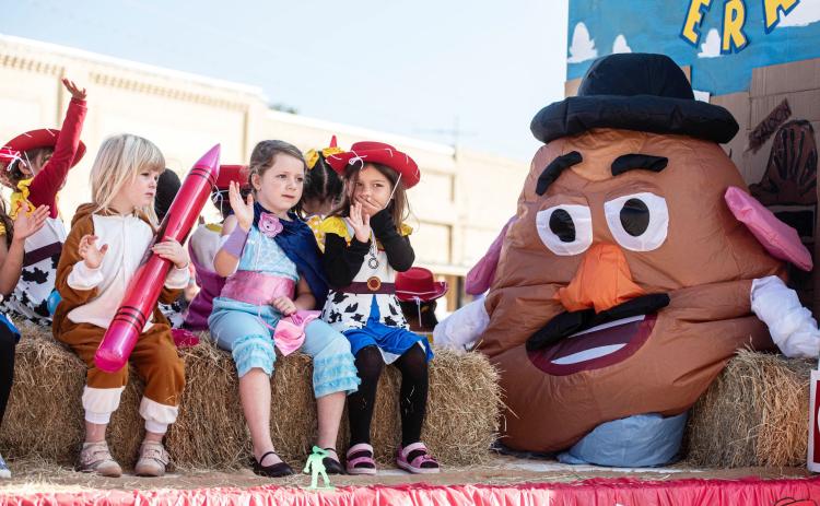 Kinder class claims grand champion parade float