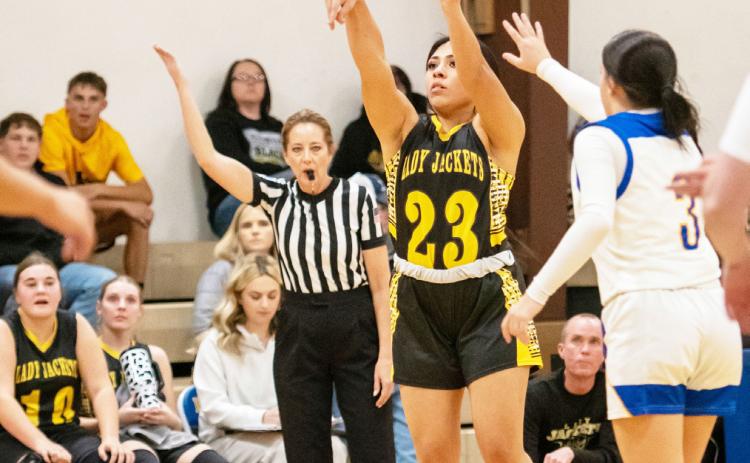 Kylie Ibarra shoots during the Olfen game. Nora Davis, photo.
